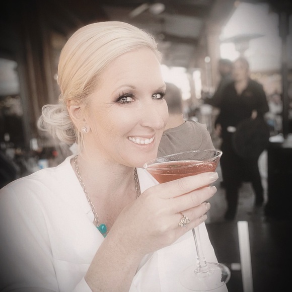 Meet your Posher, Sara - Picture 1 of 3